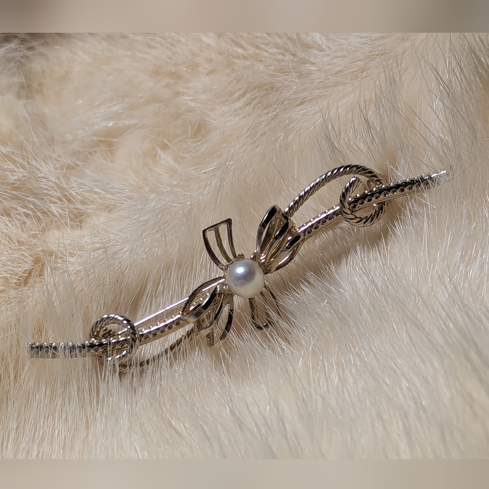 Vintage Goldtone brooch pin bow  Faux Pearl Accent